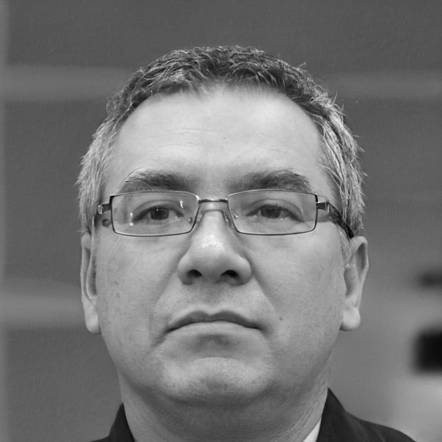 Retrato profesional de cliente satisfecho